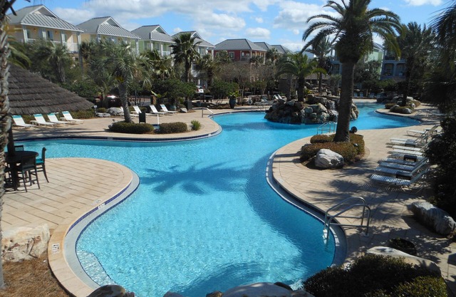 Luxe 6 Bdr. Beach Home, à pied. à la plage, grand complexe de la piscine, tram gratuit, Gated.