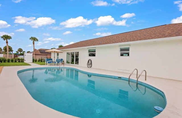 Luxury Beach Home w/Pool – 2 Blocks to Ocean - Ormond Beach, near Daytona