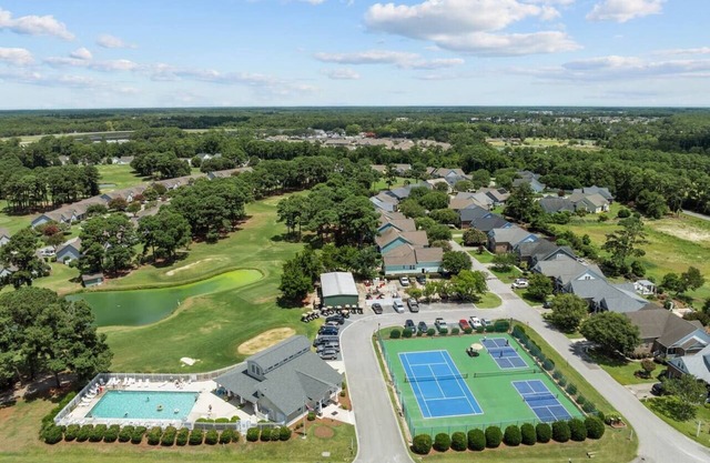 Luxury: Beach, Pool, Golf, Boat Ramp, Pickle Ball