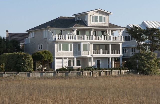 Luxury Beach Home - À quelques pas de la plage!