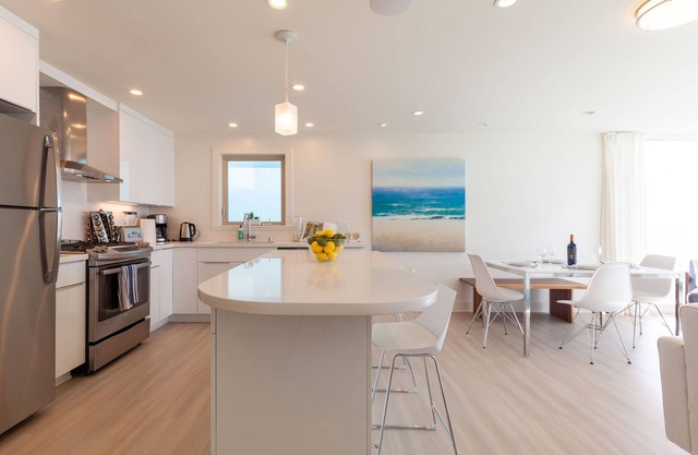 Luxury Beachfront Condo (2)