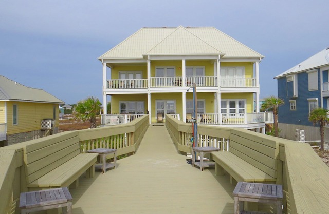 Dates DISPONIBLES en octobre - décembre: Luxury Beachfront Home with Large Deck
