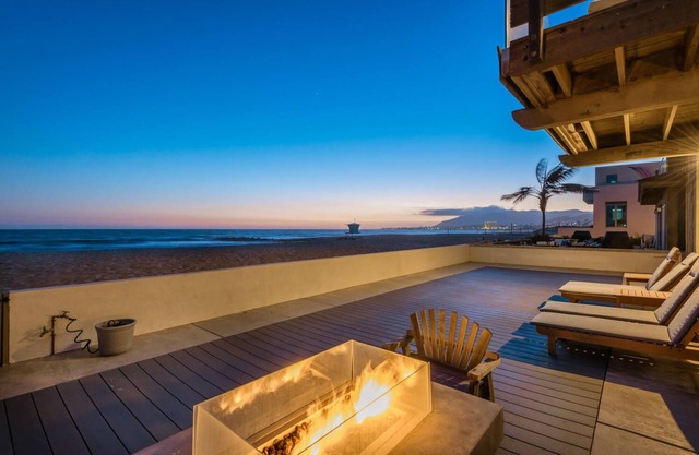 Maison de plage design moderne sur le sable