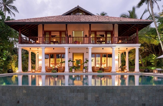 front de mer de luxe pvt Villa 4 BR au complet Piscine à débordement 8-12 pax