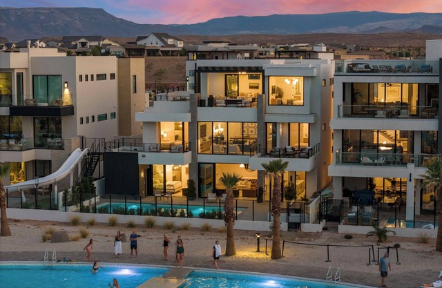 Luxury Beachside: Lagoon Front + Private Pool