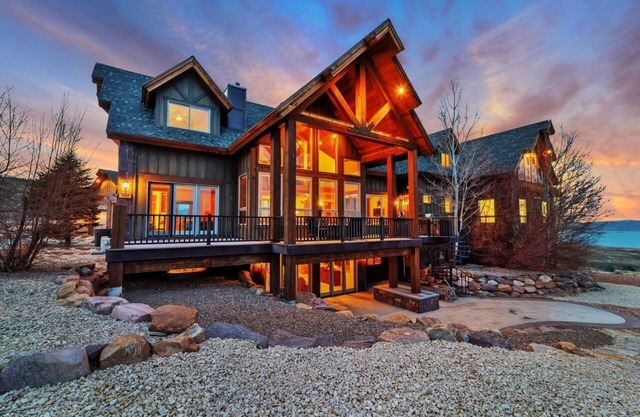 Luxury Lake Home in Bear Lake - "The Moose" w/ THEATER, POOL/HOTTUB BEACH ACCESS