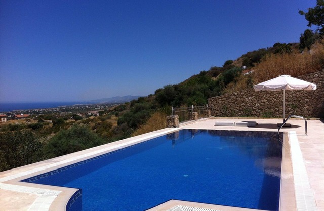 Luxe Bellapais Villa Avec piscine privée et vue panoramique sur la mer Nr Kyrenia