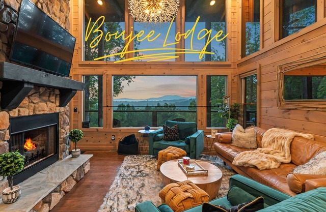Boujee Lodge: Elevated Escape, Modern Luxe, Amazing View, HotTub, FirePit, Games