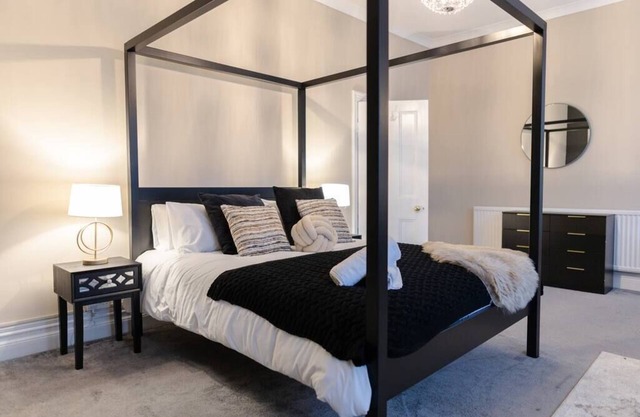 Luxury Boutique 5 bedroom House in Cardiff