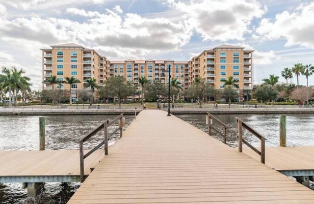Luxury Breathtaking water views , close to IMG