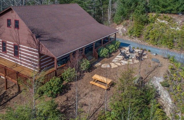 * Cabine de luxe *: 2 lits king / 3 lits queen + foyer + cheminée + 3 téléviseurs intelligents, grands ponts