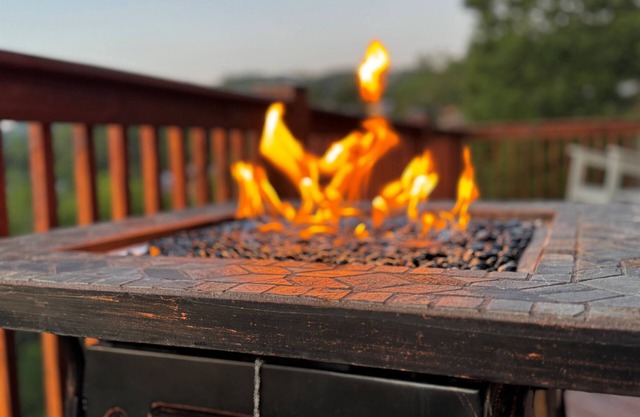 Private Cabin - New Hot Tub - Panoramic Mountain Views - Awesome Themed Rooms