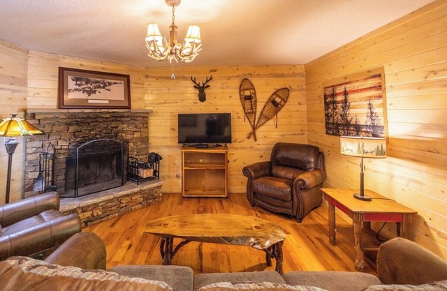 Luxury Cabin with fire pit near Helen/Pet friendly