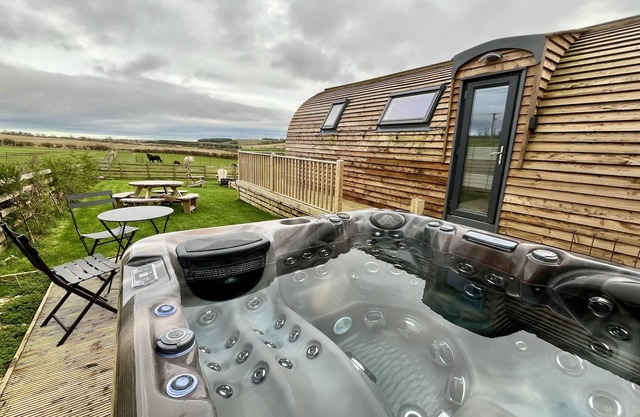 Large-Hot Tub-Cabine-Douche
