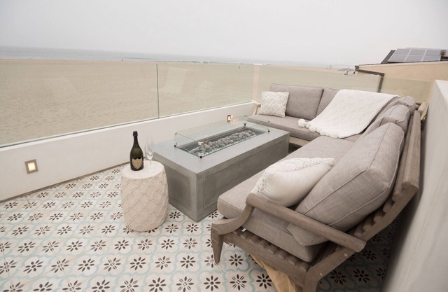 Oceanfront Beach House-ENTIÈREMENT REMODELED & magnifiquement décoré *** ÉTÉ OUVERT ***