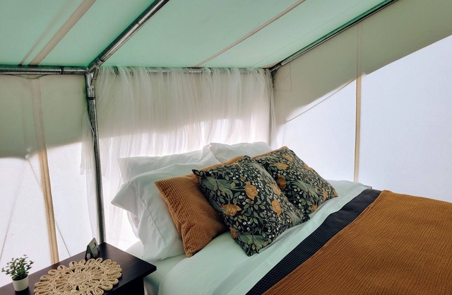 Luxury Camp w/ TV, Wi-Fi & Bunkbeds!