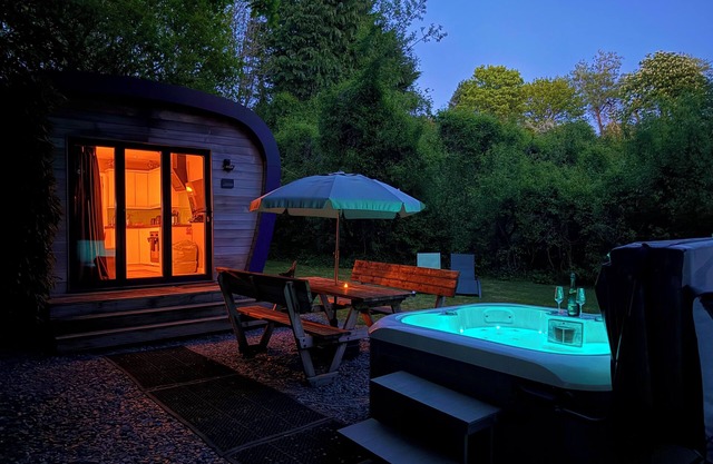 Pod de camping de luxe avec bain à remous privé et jardin dans le Devon