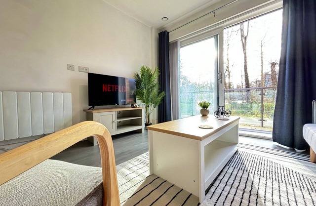 Luxury Canal-side Apartment