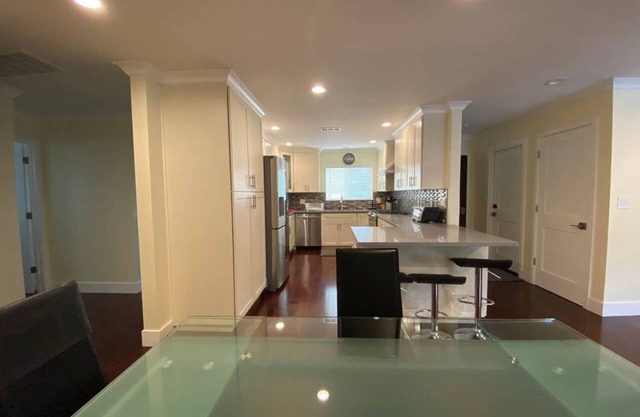 Maison de luxe neutre en carbone avec piscine