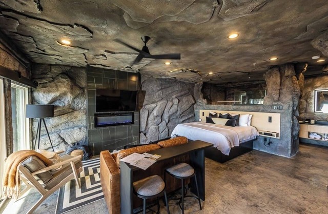 Luxury Cavern Suite | Private Hot Tub | Romantic