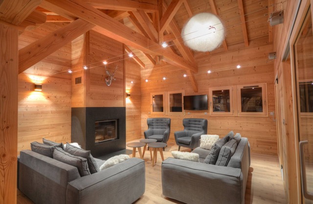 Chalet d'exception au centre des Carroz, 8 chambres, 8 sdb, sauna, billard