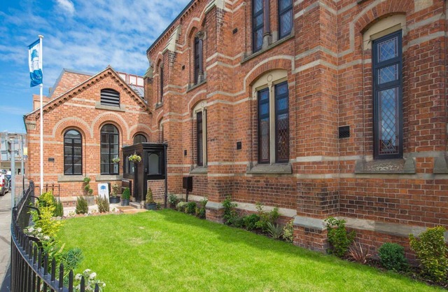 Appartement de luxe de chapelle dans les murs de la ville de Chester, avec parking.