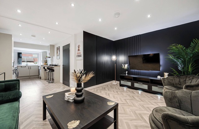 LUXURY CITY CENTRE TERRACE PROPERTY | FREE PARKING