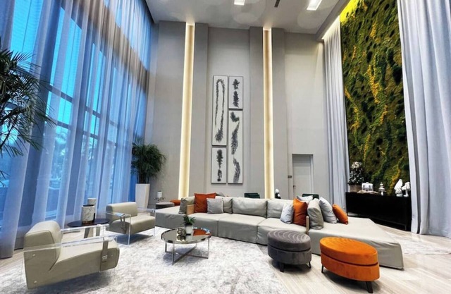 Luxury Condo - 3B/3B with Amazing Skyline View