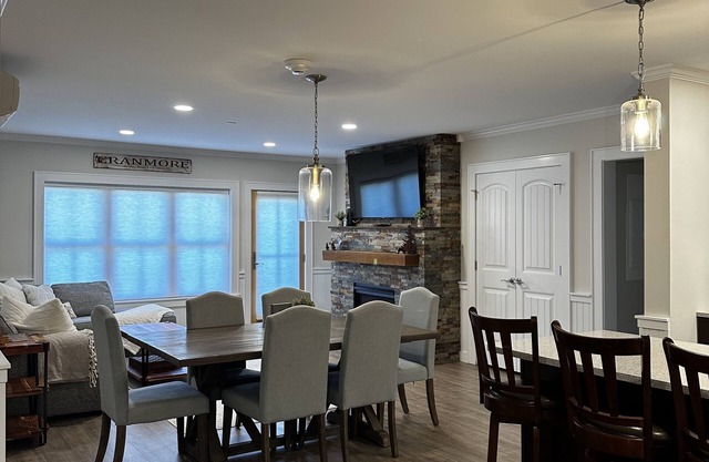 Luxury Condo at Cranmore Mountain in North Conway!! Heated Pool & Hot Tub!!!