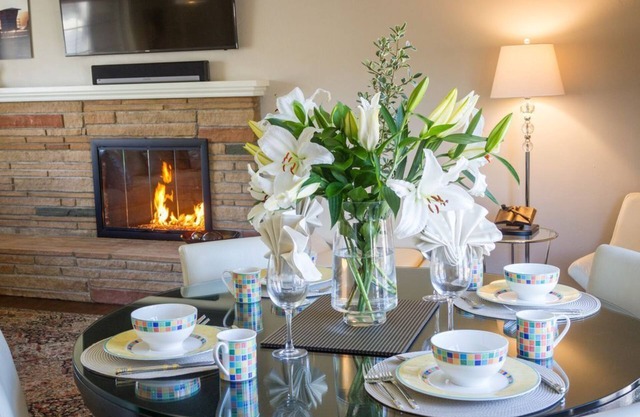10% off Feb-March Luxury Condo Downtown San Luis Obispo & Garage A/C & Pool