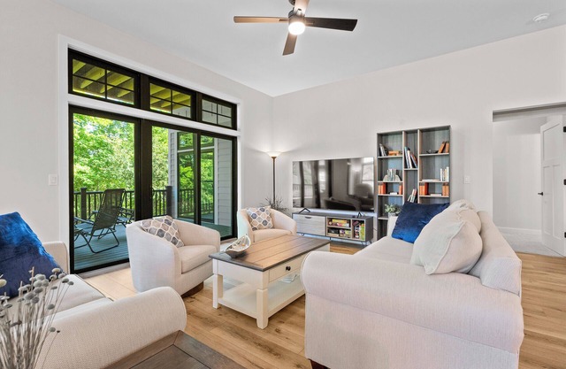 Indoor Pool, Gym, Luxury - Indigo Meadow Condo, Sleeps 10, Dog Friendly
