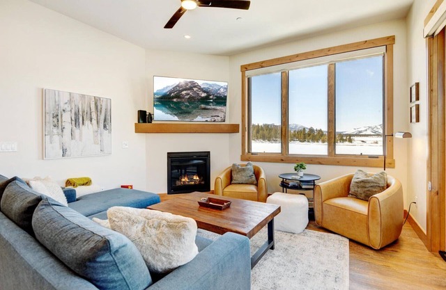 New Luxury Elk Creek Condo E201 I Hot Tub I Great Views I Best Price I FREE Adventures Daily