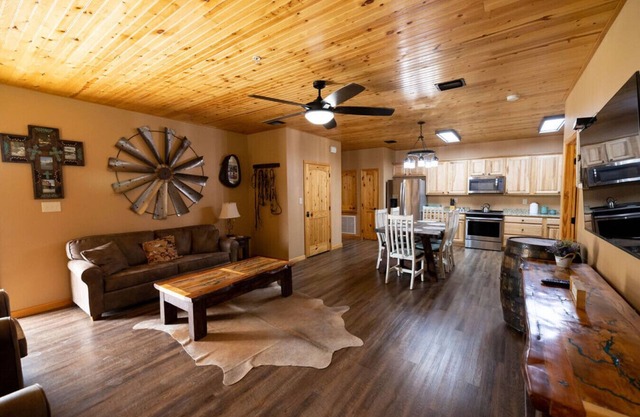 Luxury Condo Hidden Gem of Gruene Resort A1