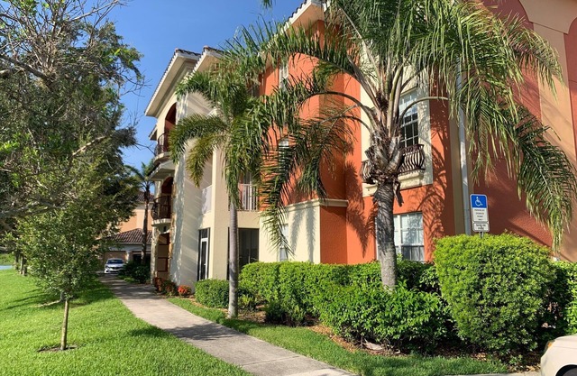 Luxury condo in Cape Coral