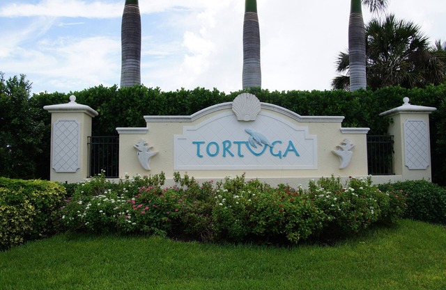 New Luxury Condo minutes des plages dans Gated Community