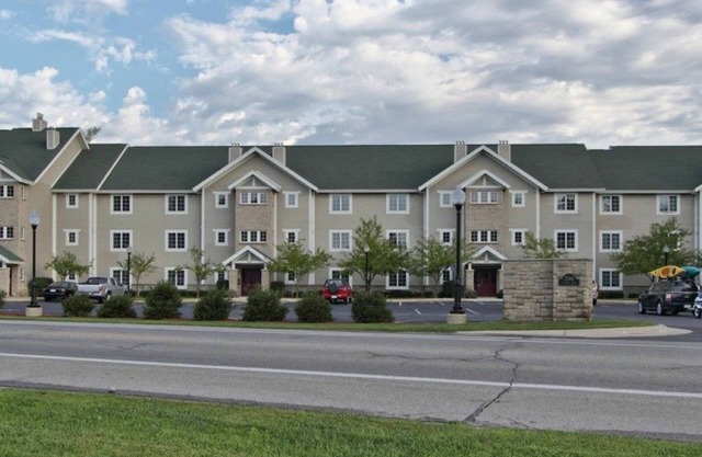 Luxury condo on all-sports Lake Cadillac, Michigan