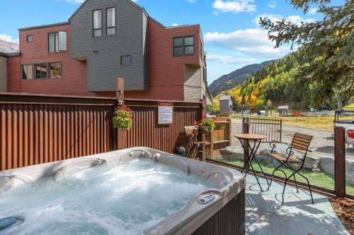 Luxury Condo - Open for Bluegrass