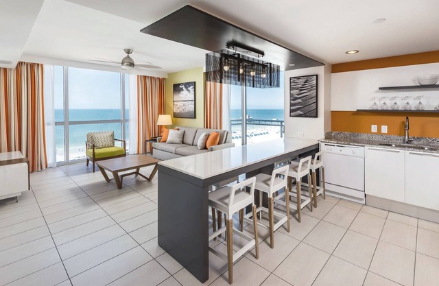 Luxury Condo right by Clearwater Beach, Onsite Spa