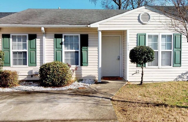 Condo de luxe, entièrement rénové, près de TOUT !!!(6 couchages)