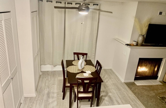 Luxury Condo w/ Complimentary Breakfast and Free Parking! 5 mins from Universal
