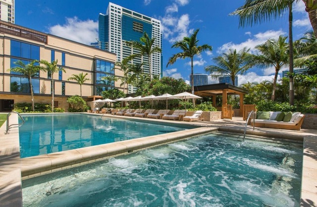 Luxury Condo w/ Resort Pool/Spa, AC, Ocean View & Spacious Lanai: Park Lane Sky