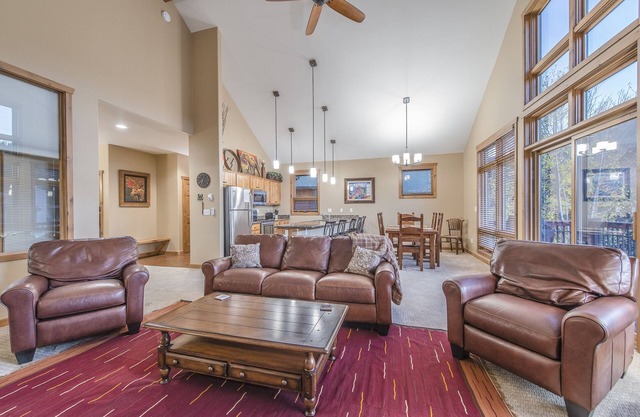 Four Bed 3 Bath Luxury Trademark Townhome au coeur de la vieille ville.