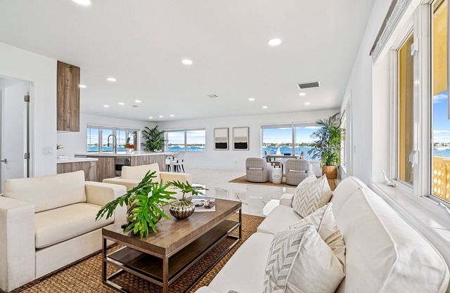 Luxury condo with stunning intracoastal water views, near downtown West Palm Bch