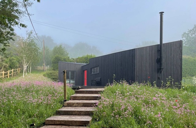 LUXURY CONTEMPORARY ECO CABIN WITH TENNIS COURT AND INDOOR POOL
