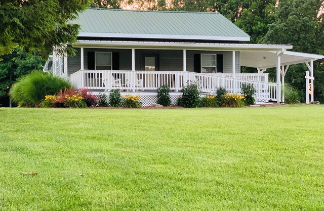 Renovated Farm Cottage near Fall Creek Falls State Park