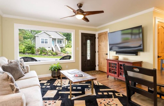 Luxury Cottage just 5 miles to downtown Asheville