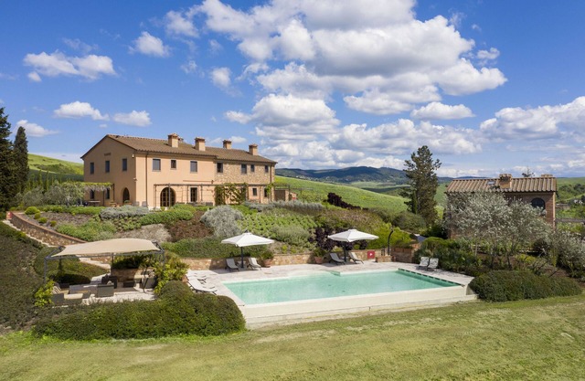 GÎTE DE LUXE AVEC VUE PANORAMIQUE, VOISIN DIRECT D'UN GOLF CÉLÈBRE! (MORAIOLO)