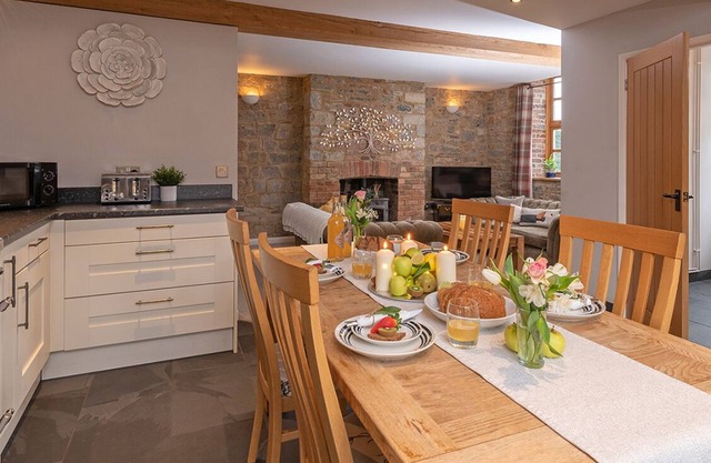 Luxury country cottage with hot tub, 5 star