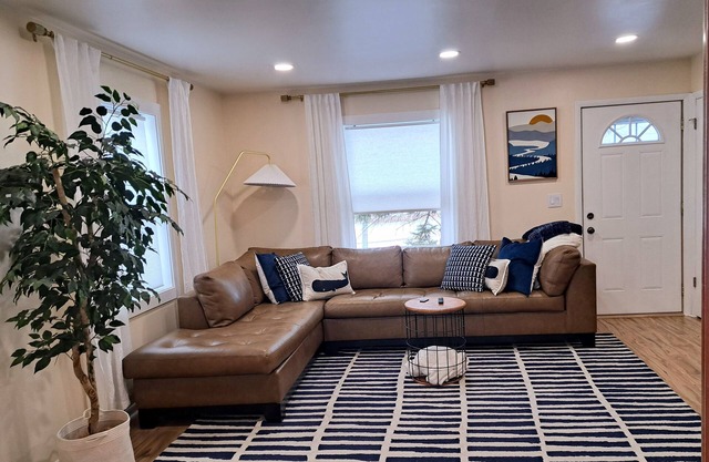 2bed /1bath TH - 7min Six Flags, 14min Navy Base