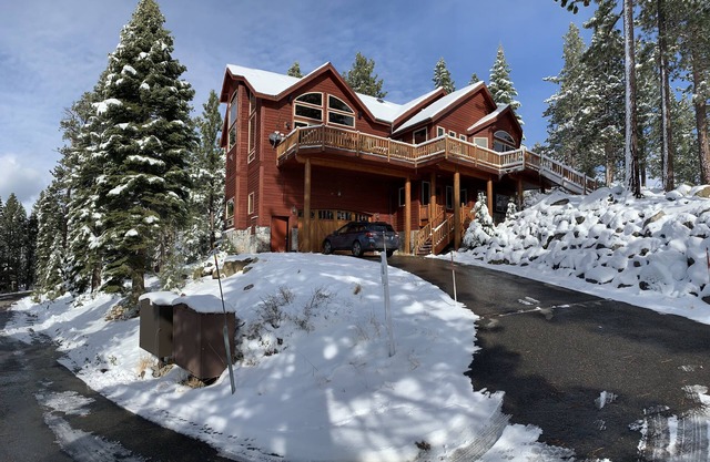 Maison de luxe personnalisée avec vues, salle de jeux, jacuzzi, à proximité des sentiers de randonnée / VTT
